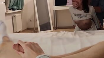 Abspielen Frau bekommt Creampie von Freund, danach sitzt sie im Schwanz ihres Mannes. Frau bekommt zwei heiße Creampies