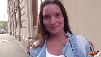 Jouer Scout allemand - l'adolescente sportive anita b se prend une grosse bite dans son trou du cul serré