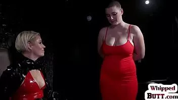 play Vollbusige BDSM-Lebe von Herrin mit Vibratorspielzeug gespielt