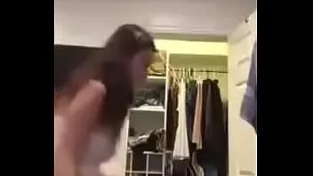 play Frida toont haar sexy outfits op ameporn