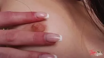 play O studentă sexy a înregistrat un videoclip acasă pentru tatăl ei