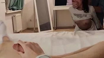 Putar Istri mendapatkan creampie dari teman setelah itu dia duduk di kontol suami .. istri mendapatkan dua creampie panas