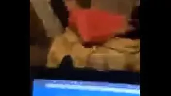 Abspielen Verkatertes Mädchen bekommt ihre Titten gepackt