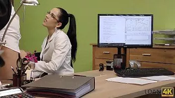تشغيل القرض 4k. تحصل مارس الجنس الفرخ الساخنة من الفرقة الموسيقية الإناث من قبل وكيل القرض