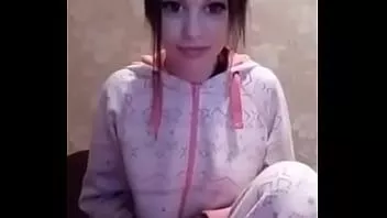 play Самая милая русская тинка в пижаме, которую ты увидишь на ameporn