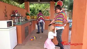play Uroczystości Cinco de Mayo z przyrodnimi siostrami
