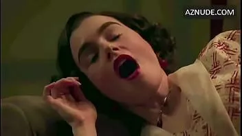 Redare Lily Collins geme și orgasm (în buclă)