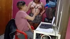 Redare Mamă vitregă Hardcore Milf: Sora mea vitregă este o nimfoană și nu pot rezista! Mama mea suspectează ceva