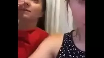 Afspelen Hete meiden gaan naakt in de keuken