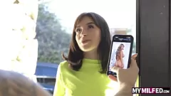 play Le robuste DILF Tommy Pistol Catfishes la petite adolescente Aria Valencia dans une rencontre porno torride