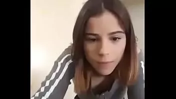 play Bella ragazza in gonna annoiata su sexincity