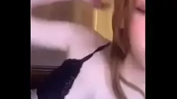 play Meisje in pyjama is nog steeds geil voor het slapengaan