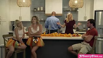 play Thanksgiving adolescent demi-soeurs katie kush et jessie saint farce