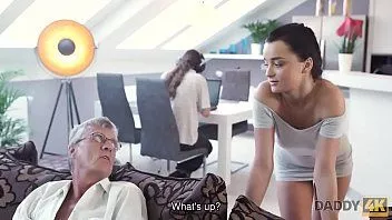 play Papa4k. sexe tabou d'un vieil homme et d'une douce brune se termine par du sperme dans la bouche