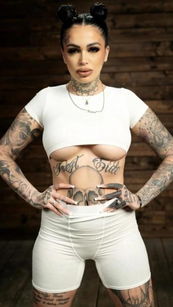 Pornostar Leigh Raven