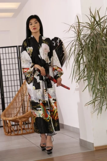 Порнозвезда Akasha Coliun